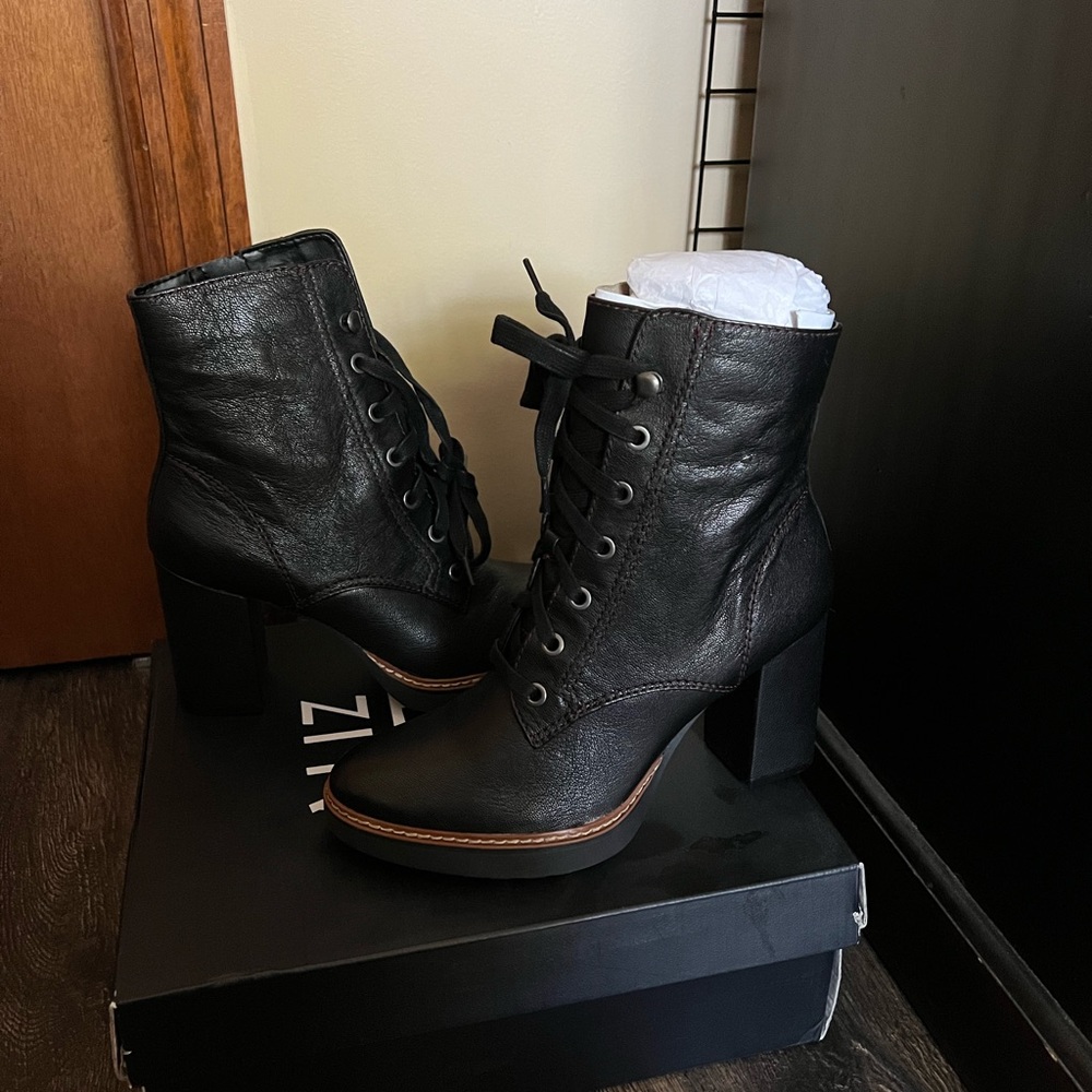 NEW Naturalizer Callie Boot